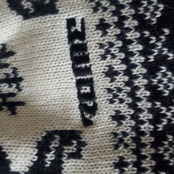 Rome Beanie - Picture 2 of 4